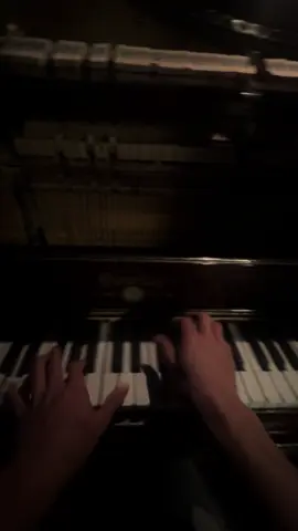 maybe i'll cover this on guitar sometime heeehee hee @laufey #piano #fyp #laufey #blowup #fallingbehind 