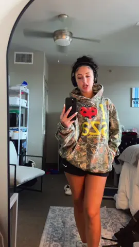 I BEEN FEELIN GOOD #sza #szasos #hoodie #curlyhair #college 