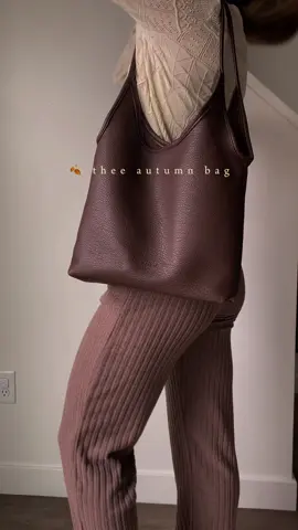 Just the hobo bag for fall #shoulderbag #shoulderbags #hobobag #hobobags #slouchybag  