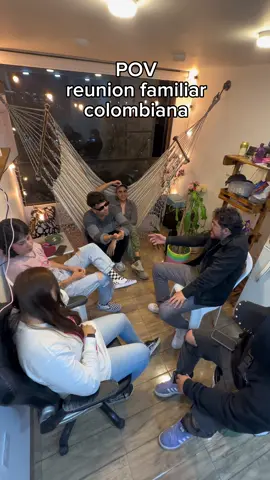 Reunión familiar colombiana 😆  @Bryan Rey 