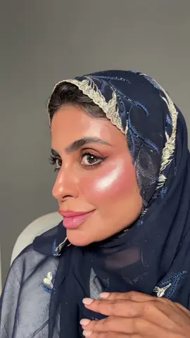 المنتجات اللي استخدمتها ?? الكوركتر  ولوس ياودر @Huda Beauty  الفاونديشن تنت  وكنتور  من @rimmellondon  كونسيلر @Kosas  بلشر تنت من @Naked Sundays  بلشر كريمي من @patrick ta  ايشادو من @Diorbeauty  قلم بيج ومسكره من @Forever52_ksa  مثبت @makeupbymario  محدد @makeupforevermiddleeast  هايلايت الوردي وبلشر كروج من @AshGlam  #ميكب_خفيف #الامارات_العربية_المتحده?? #ميكب_ارتيست #ميكب_تتوريال#beautyhacks 