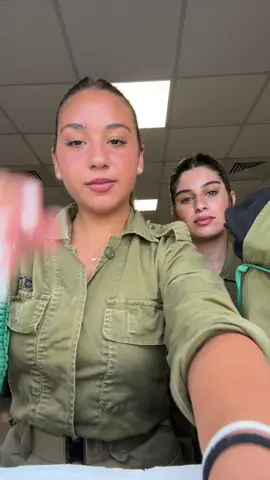 אחת כבר משוחררת בכלל #מכיותמתגייסים #בקום #סככה 
