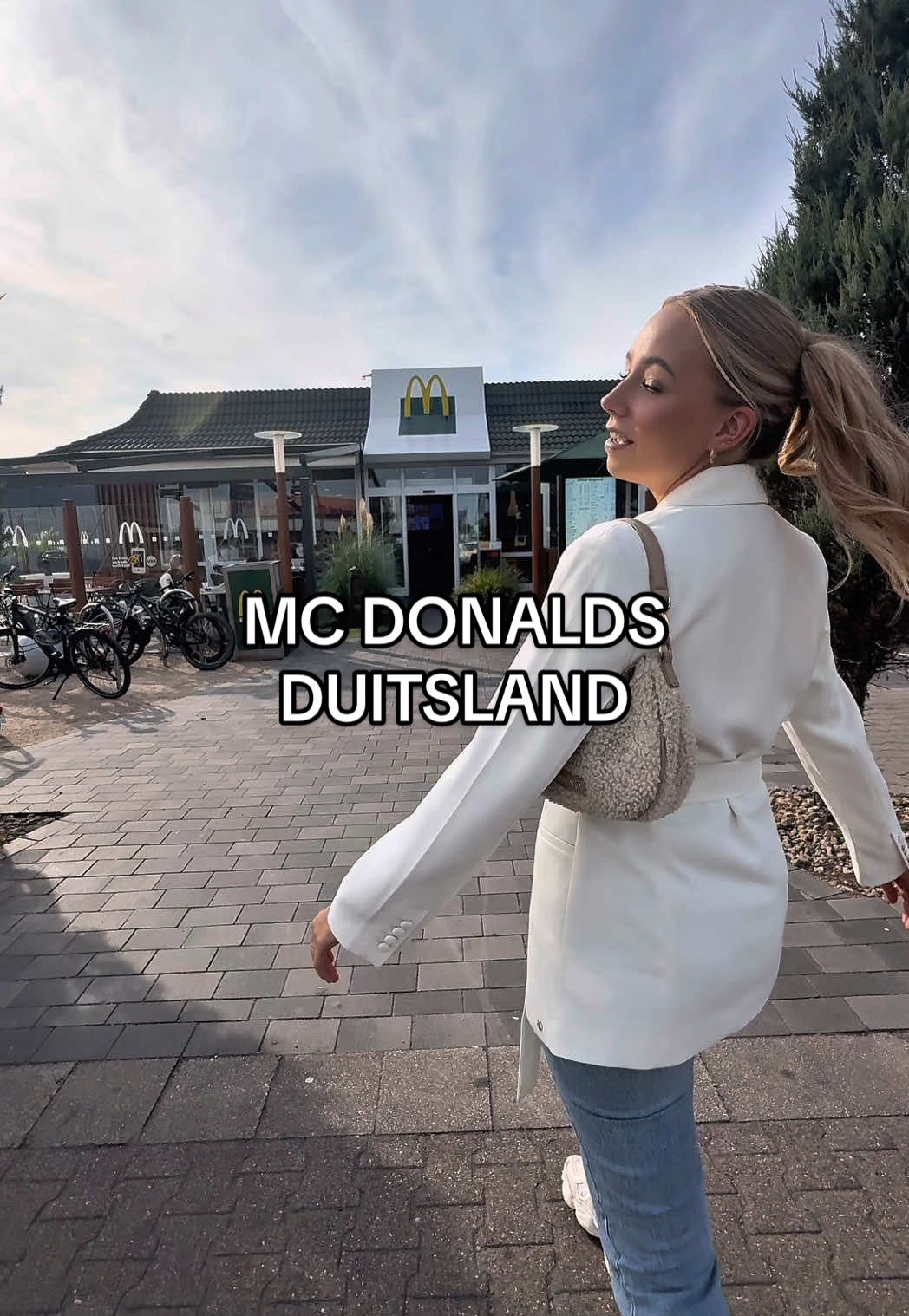 Voordelen van aan de grens wonen 😌 #duitsland #mcdonalds #tastetest #mcnuggets #mcdonaldshacks 