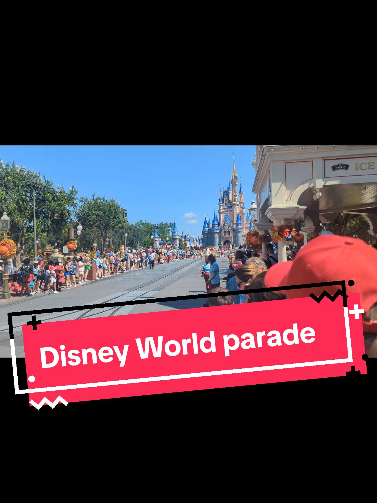 Disney parades are so so good to watch! They so such a good job and the kids (& me) absolutely love them!!  Plus it gives me chance to have a break from all the walking 🤣🤣 #disneyparade  #disneyparks  #fyp  #disneyadult  #disneymagic 