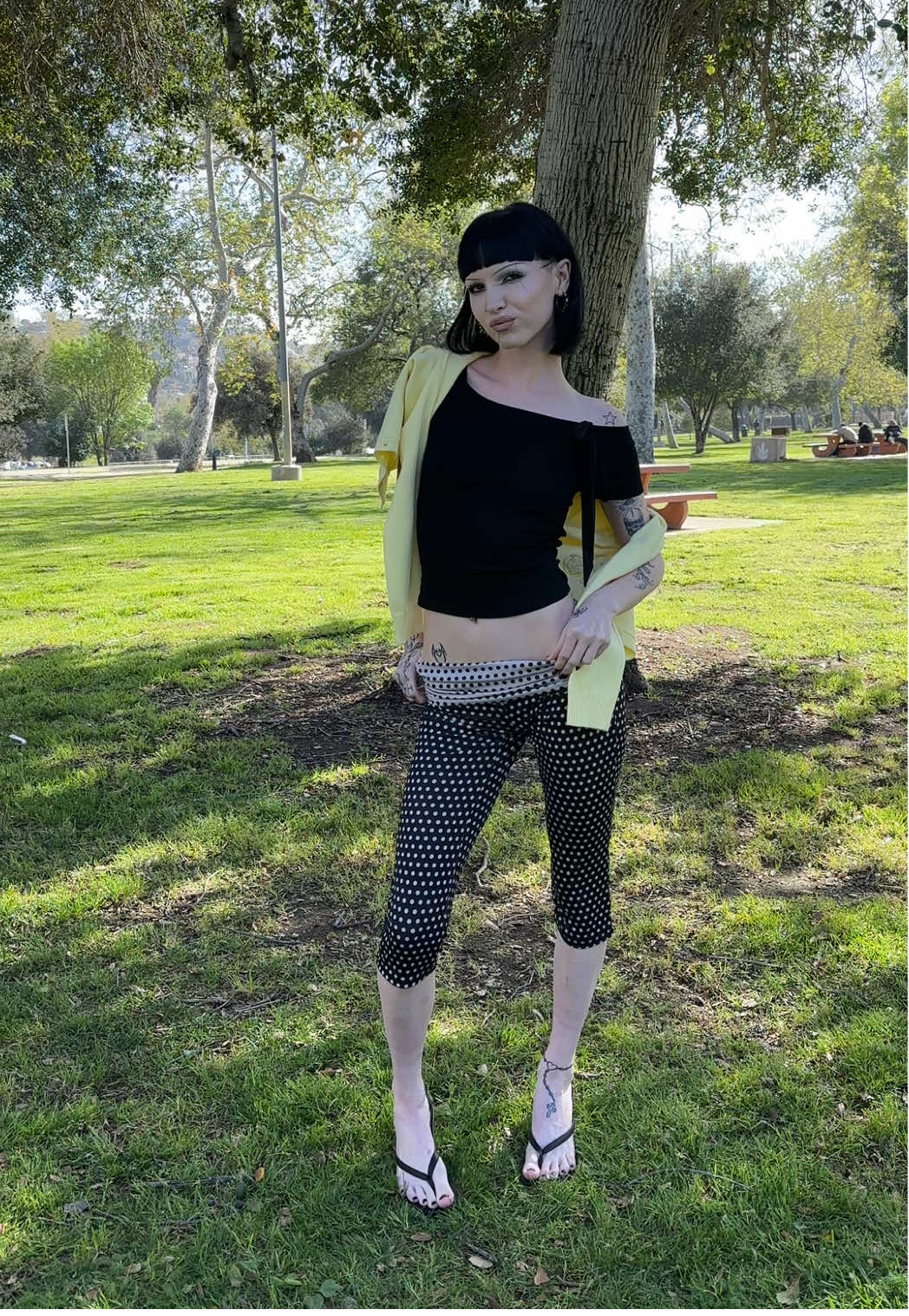 OOTD but make it polka dot ⚫️ #picnicdate #capris #outfitcheck 