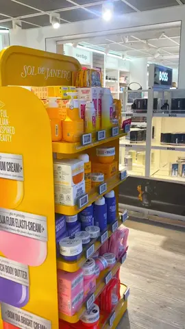 || Mini travel vlog || { 🧳 }  ° ° ° #likethisvideo❣️ #preppytok💝✰ #bubbleskincare💓 #copylinkplease💗 #sdjperfumemist  #viral #blowup #fypシ゚ #traveltok