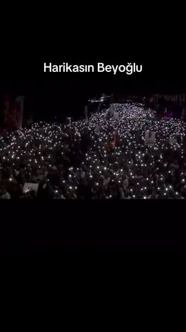 Beyoğlunda şov var #özgürözel #chpgböö 