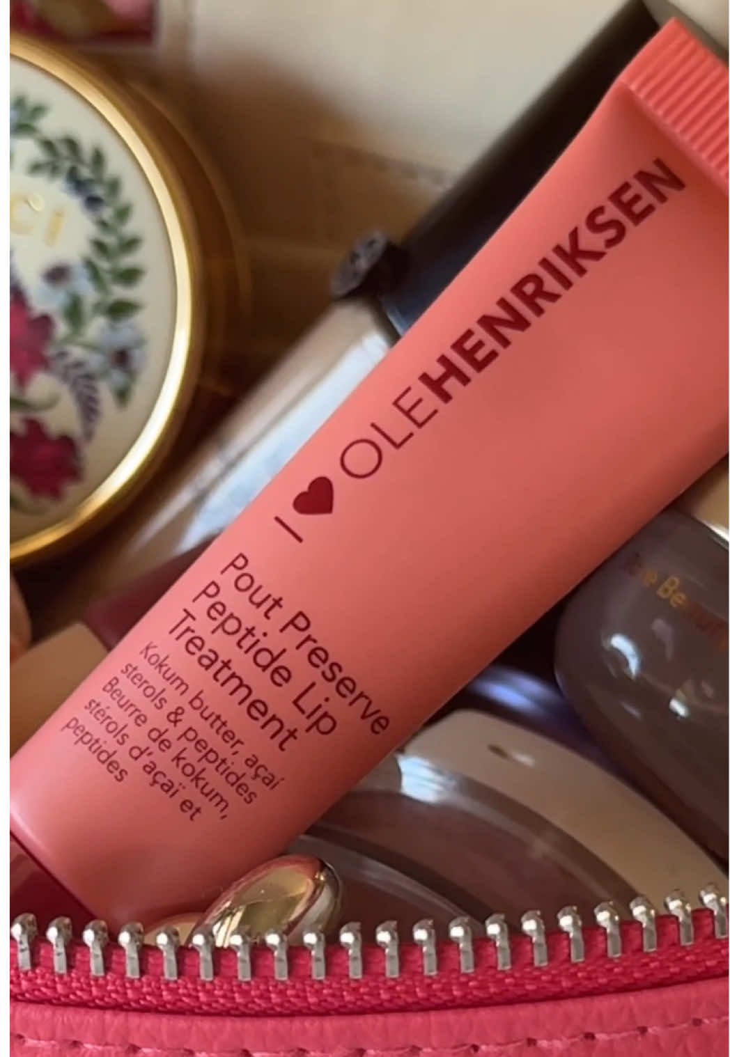 Warning: once you try this @Olehenriksen lip treatment, regular gloss will never be enough 💋💎 #OleHenriksen #PoutPreserve #tiktokmademebuyit  #peptideliptreatment #lipgloss 