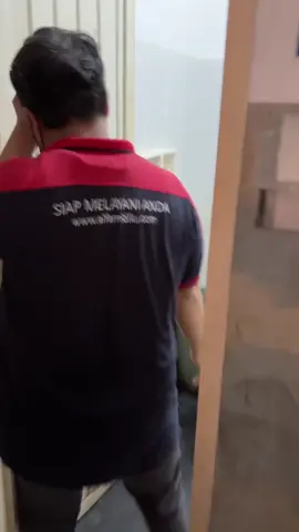 Yang nyium idung yg di tutup mata😭