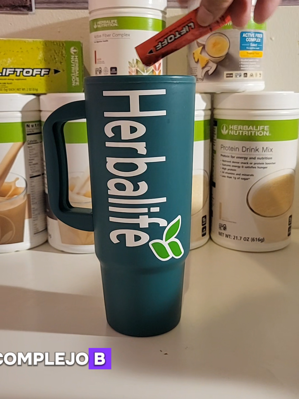 ACOMPAÑAME A PREPARAR UNA BEBIDA ENERGÉTICA CON PROTEINA.. DELICIOSA E  HIDRATANTE.. LOS PRODUCTOS QUE HOY UTILIZAMOS LOS ENCUENTRAS EN MI SITIO WEB  AMERICAHEALTH-BEAUTY.HERBALIFE.COM  SI TE REGISTRAS PUEDES OBTENER CUPONES DE DESCUENTO.  #herbalifeenergy #herbalifetea🍃 #herbalifealoevera #herbalife #herbalifeusa 