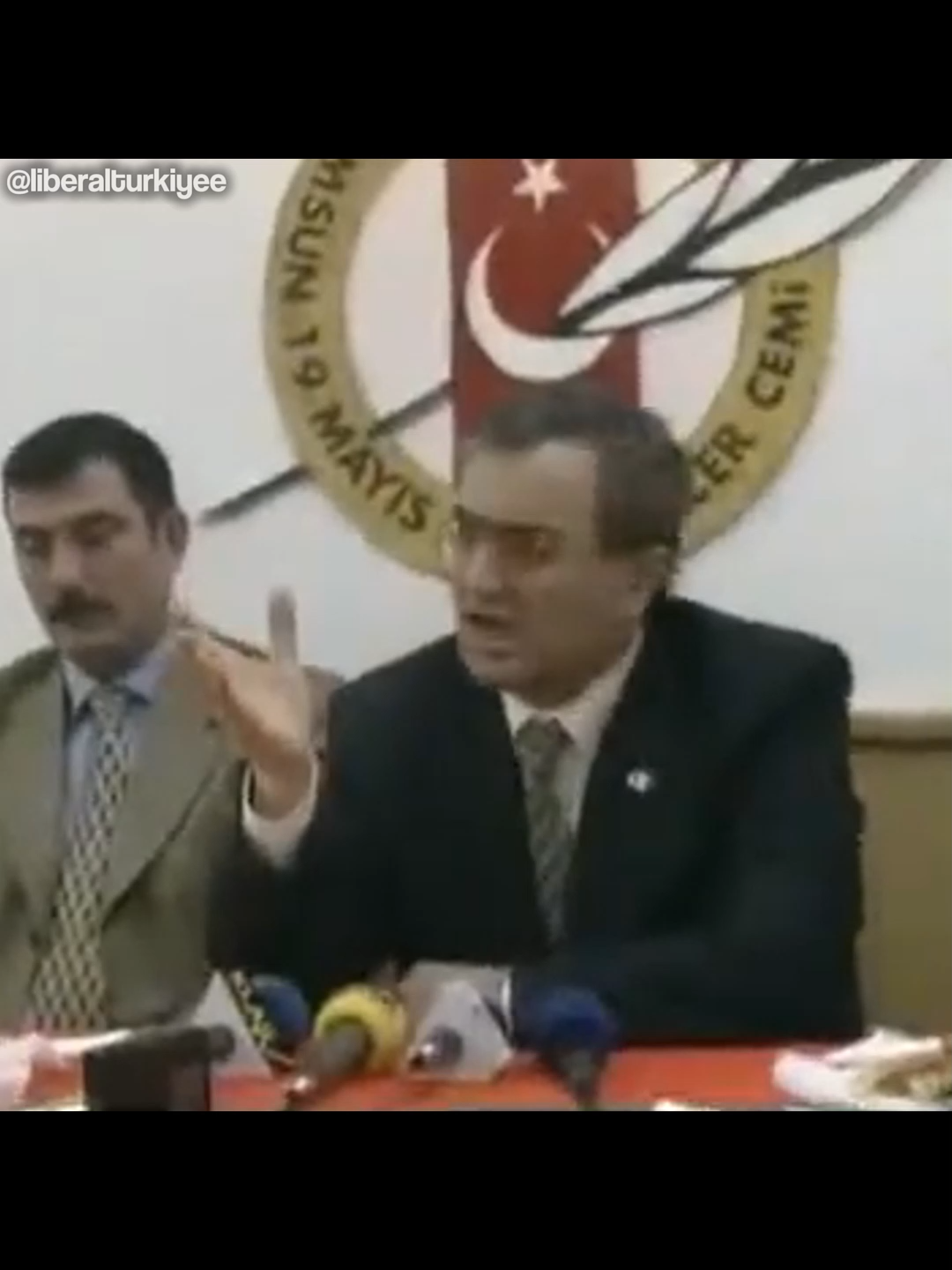 Devlet, kanser hücresi gibi iliklerimize yapışmış. #besimtibuk #cemtoker