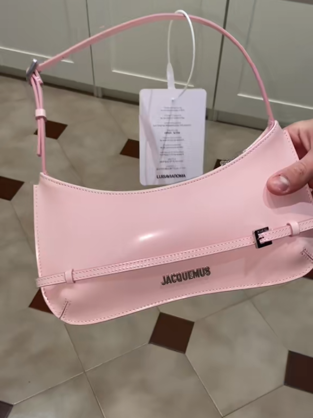 🔗 on my bi0 Unboxing Jacquemus le Bisou #jacquemusbag #viralvideo #fypシ゚viral 