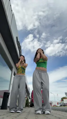 the beginning😭 @miirelaisdancing // dc:@Temi🇬🇧 #fyp #danceduo #trendingdance #dancetrend2025 #confessyourlove 