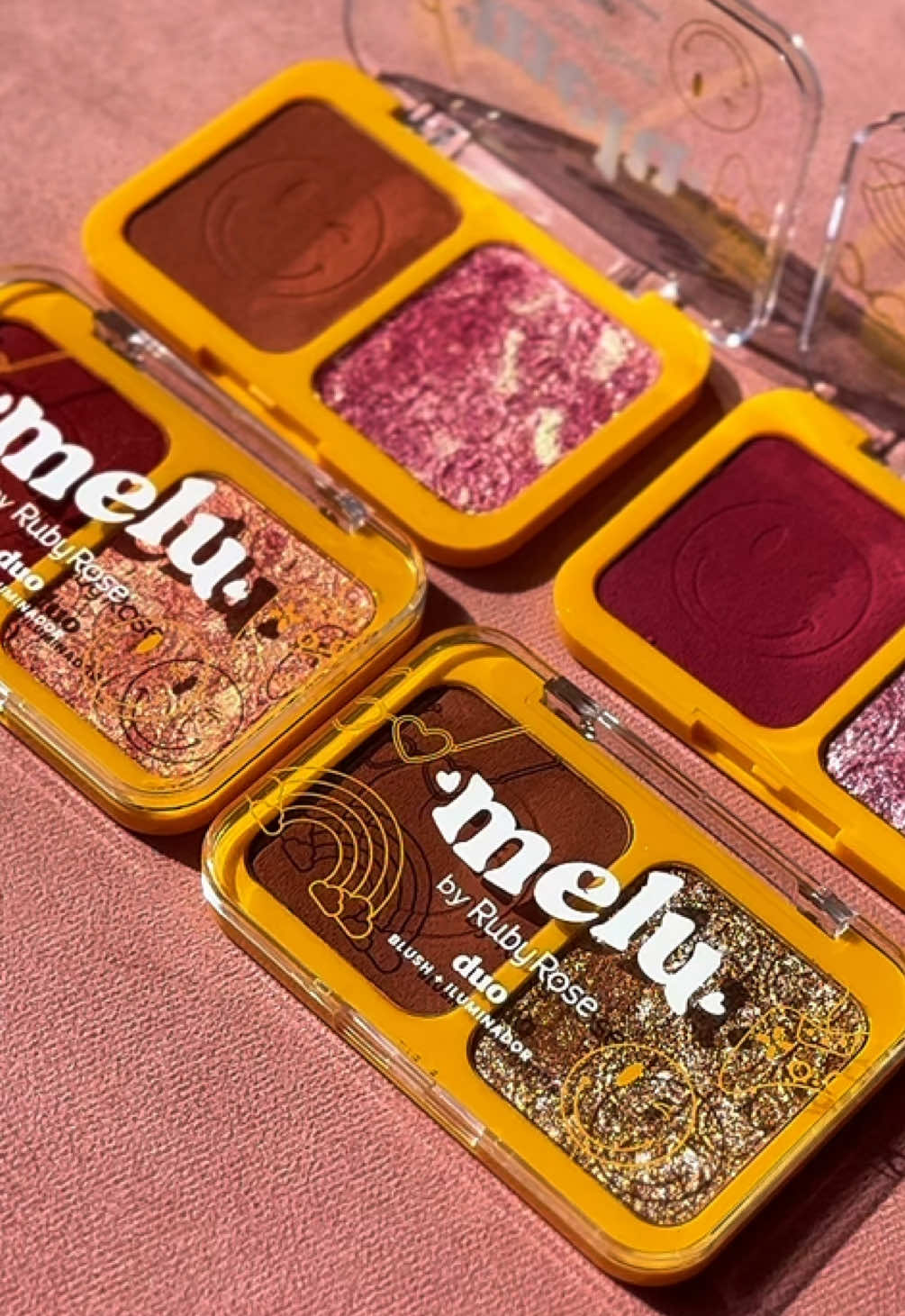 Todas as cores do nosso duo de blush + iluminador! Segura essa pigmentação 🤌 Blush e glow — rápido e fácil! ✨ Qual o seu preferido? Conta aqui pra gente nos comentários 💖 #melu #blush #iluminador #glow #BeautyTok 