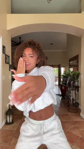 Whoever made that new lil move got me crying😭 #tiktokdances #newdancechallenge #TikTokTrends #trendingdances 