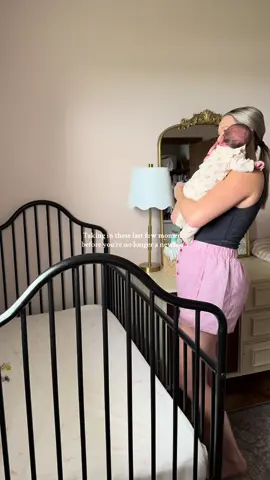 Her newborn scrunch is going away and I am not okay 🥹