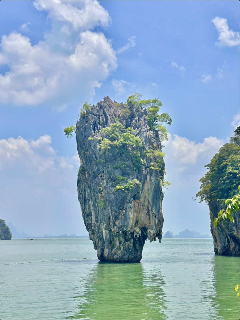 Exploring the wonders of the Phi Phi Islands, where every moment is a new adventure.⛰️🛶☀️ #foryou #fyp #phiphiisland #travel #thailand🇹🇭 