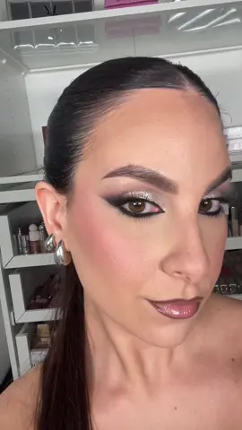 Questo makeup>>>  #makeup #makeuplook #glammakeup #makeuplover 