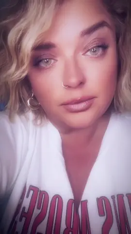 I know the answer #fyp #femsoftiktok🏳️‍🌈 #kristi #kissme #wlw 