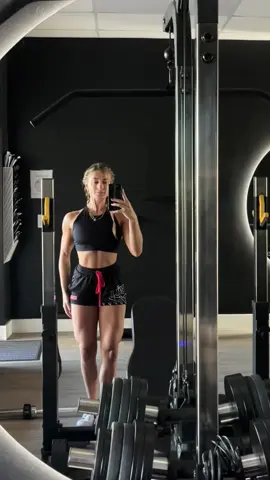 Literally had one goal in mind… grow the legs and glutes  And we’re not stopping until we make it happen!  What I’ve been focusing on ⬇️  •Training with intention➡️ keeping time under tension, mind muscle connection, feeling through each rep rather than just going through the motions  •Sticking to the basics➡️No need to overcomplicate training especially when it comes to legs, sticking to the same few exercises each week and practicing progressive overload  •Fueling my body ➡️ Prioritizing protein AND carbs throughout my growing phase •Pushing until failure➡️Having at least 2 top sets where I am going until absolute failure  Really trying to push out of my comfort zone to get the best results and trusting the process  #workoutsforwomen #npcbikini #womensfitness #bodybuildingtips #workoutroutine 