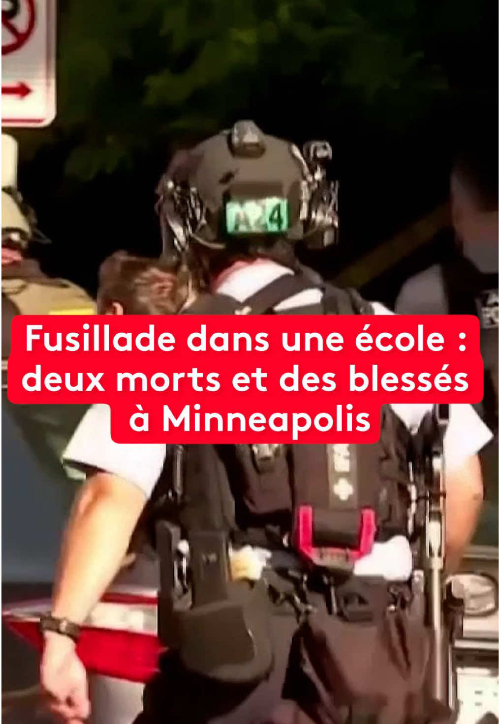 Les Etats-Unis sous le choc après une nouvelle tuerie dans une école. Les enfants participaient à une messe de rentrée dans un établissement catholique de Minneapolis, quand ils ont été visés par des coups de feu. 2 élèves de 8 et 10 ans, sont morts. 14 autres ont été blessés ainsi que 3 adultes. Le tireur s'est donné la mort. #jt20h #sinformersurtiktok #usa #etatsunis #ecole 