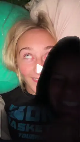 looking up to see if eyes are straight gone wrong #fypシ゚viral #trend #ava #crosseyes #lol 