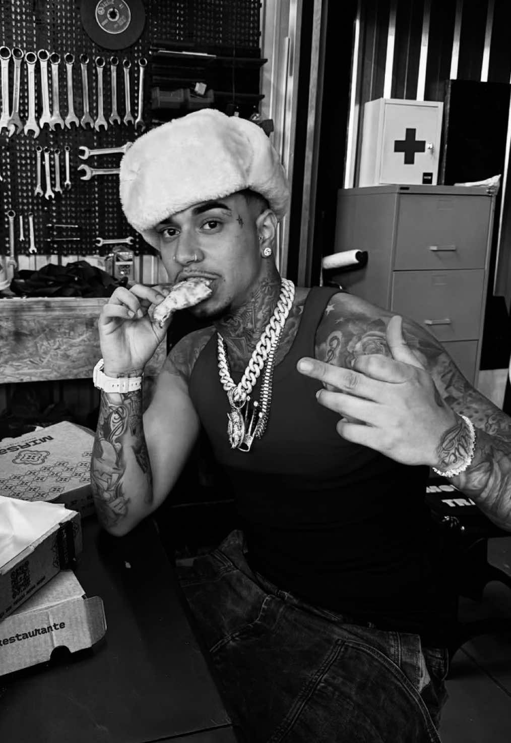 fica tranquila be | #fy #viral #fyp #tipografiasmusicas #veigh 