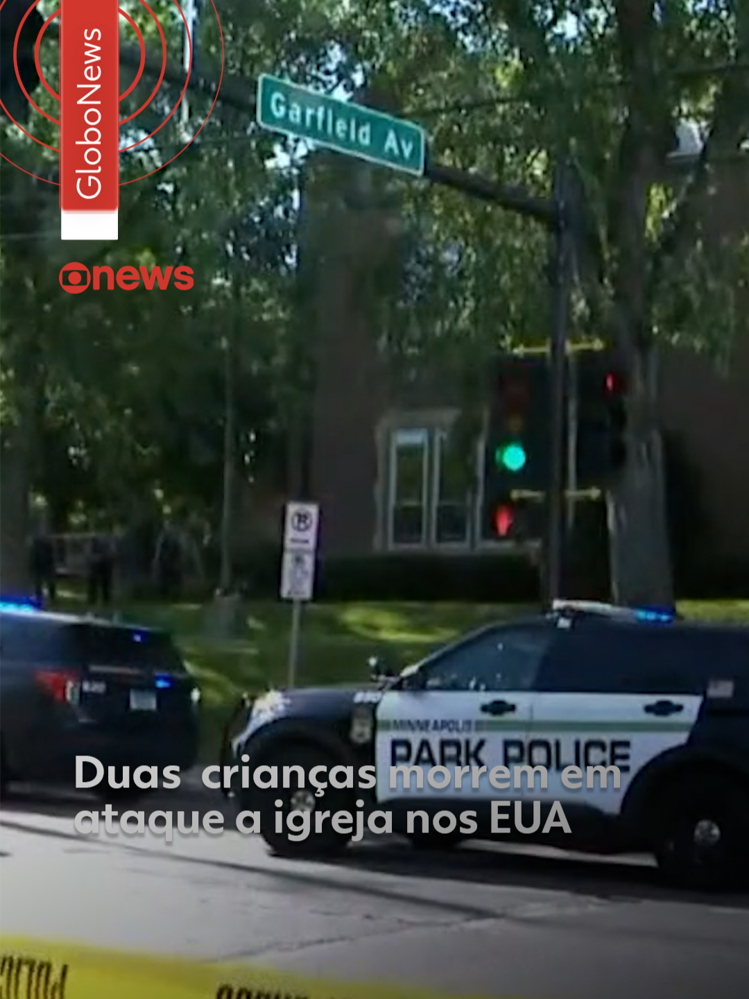 #Minneapolis - Um atirador abriu fogo em uma igreja em Minneapolis, nos Estados Unidos, nesta quarta-feira (27), matando 2 crianças e ferindo outras 17 pessoas. Estudantes de uma escola católica que também fica no local estavam na igreja no momento dos tiros. As vítimas tinham 8 e 10 anos de idade. Entre os feridos, 14 delas crianças, e duas foram internadas em estado crítico, segundo o chefe de polícia da cidade, Brian O'Hara. Segundo o chefe da polícia local, o atirador disparou contra a igreja pelo lado de fora, quebrando as janelas de vidro e atingindo as crianças e outras pessoas que estavam no local. O criminoso portava um fuzil, uma espingarda e um revólver. O atirador tirou a própria vida depois do ataque. Saiba mais clicando em 'leia o artigo' #g1 #g1mundo #EUA #escola #igreja #tiktoknotícias