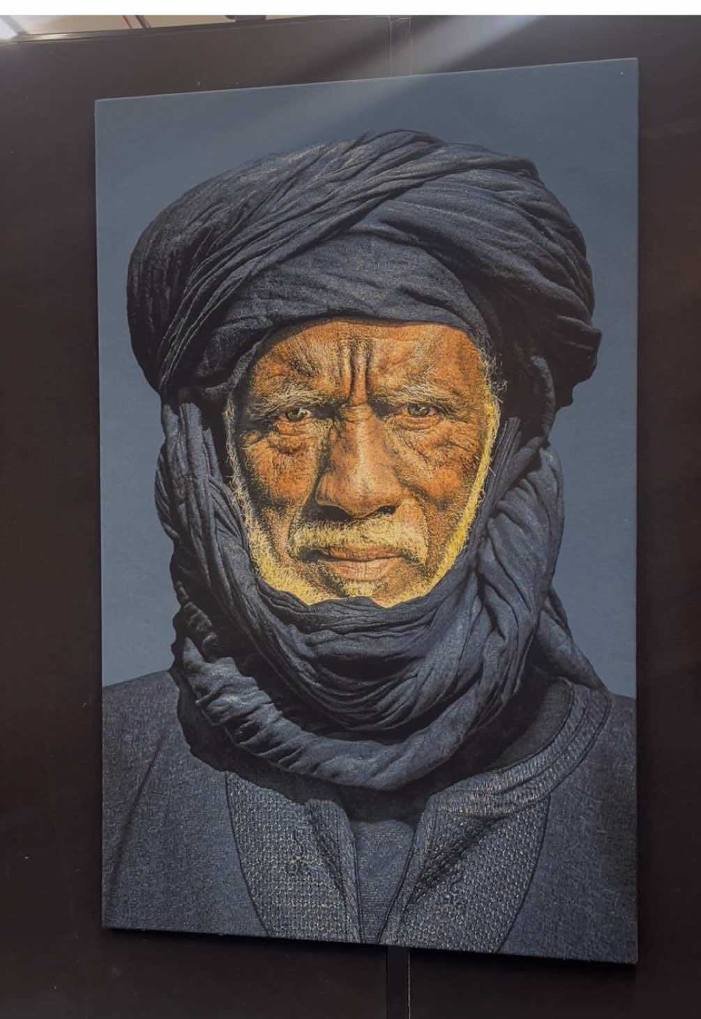 ✨ Vandaag zijn we langs geweest bij onze kunstleverancier van het bekende Tibetaanse meisje 🖼️ We nemen je mee voor een exclusief kijkje achter de schermen 👀 Benieuwd hoe dit prachtige kunstwerk tot leven komt? Blijf kijken! 🎥