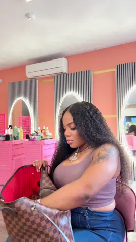 Rele nan 8602228540 si nou vle vin pran service nan studio a adress la se 213 Main Street Norwich Connecticut 06360 Relem nan 8608654017 si nou vle achte produits cheveux mirak mwen yo website kote nou ka achte produits yo se Mykabossycollection.com se mwen ki fe produits cheveux mwen yo depil pa gen label mwen sou li a fotom li pa original mwen vann an gro tou Adress studio mwen mwen an se 213 Main Street Norwich Connecticut 06360 nou ka vin pick up produits yo la e vin pran service tou #ladyboss #lvbag #lvlover #bussiness #owner 