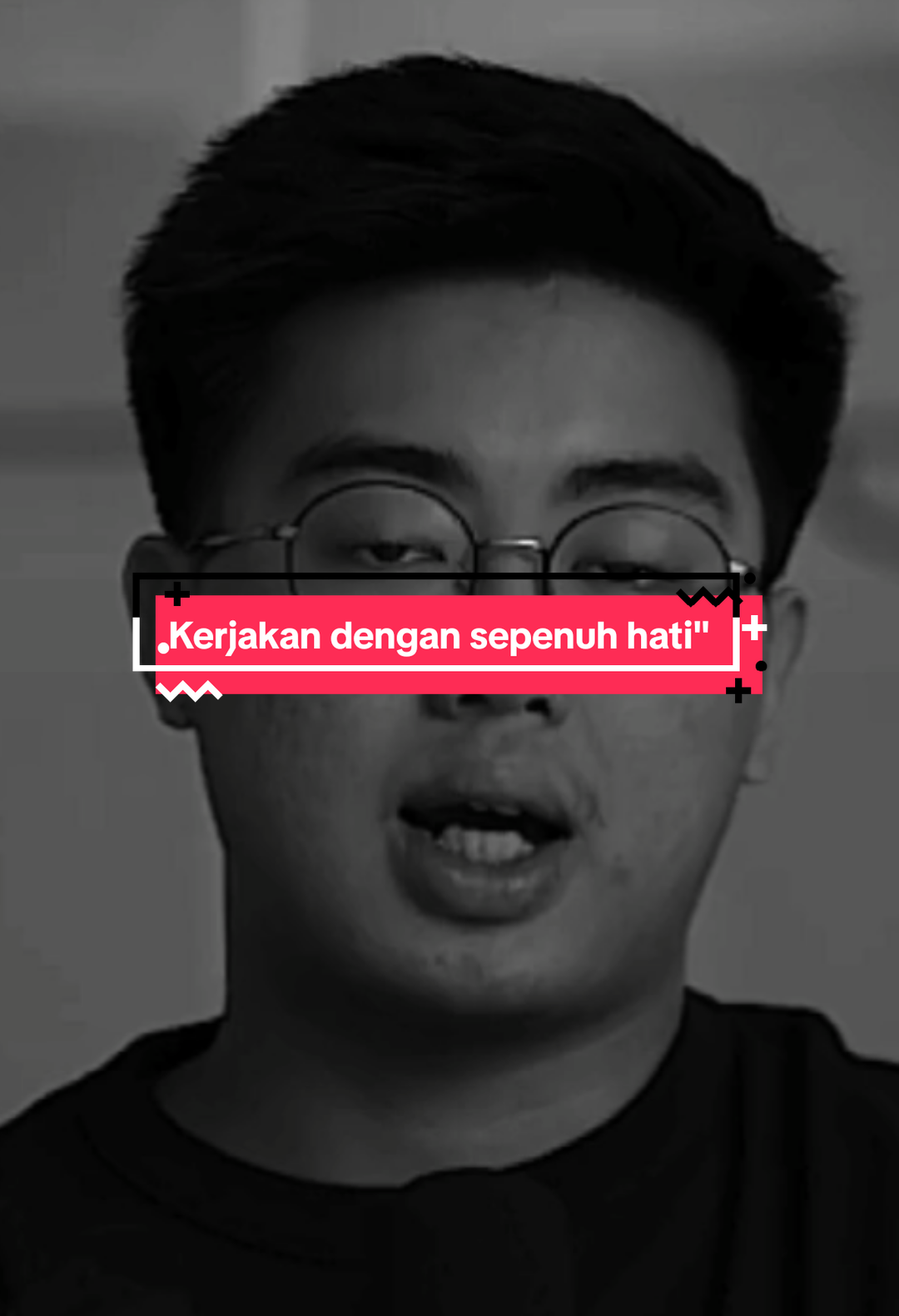 Timothy Ronald adalah seorang pengusaha muda dan investor asal Indonesia yang dikenal sebagai “Raja Kripto Indonesia” karena kesuksesannya di dunia investasi aset kripto dan saham. Lahir di Tangerang Selatan pada 22 September 2000, ia memulai perjalanan bisnisnya sejak usia 15 tahun dengan berdagang pomade impor, yang hasilnya digunakan sebagai modal untuk berinvestasi. Pada usia 19 tahun, ia mendirikan platform edukasi finansial Ternak Uang bersama Raymond Chin dan Felicia Putri Tjiasaka, dan pada 2022 meluncurkan Akademi Crypto, sebuah platform pelatihan investasi kripto. Timothy juga aktif sebagai kreator konten finansial di media sosial seperti YouTube, TikTok, dan Instagram, dengan kanal YouTube-nya memiliki lebih dari 2,4 juta pelanggan dan 308 juta tayangan.Selain kesuksesan bisnisnya, Timothy memiliki jiwa sosial yang tinggi. Melalui Ronald Foundation, ia membangun sekolah-sekolah di daerah tertinggal, seperti di Nusa Tenggara Timur, serta fasilitas pendidikan lainnya. Ia juga dikenal sebagai kolektor mobil mewah seperti Porsche dan McLaren. Meski sempat kuliah di Universitas Bina Nusantara, ia memilih dropout pada semester pertama untuk fokus pada investasi kripto, terutama bitcoin. Timothy ditaksir memiliki kekayaan sekitar Rp1 triliun dari portofolio investasi dan bisnisnya, termasuk kepemilikan di klub basket Bumi Borneo Basketball. #timothyronald #foryou #beranda #fyp #financialfreedom 