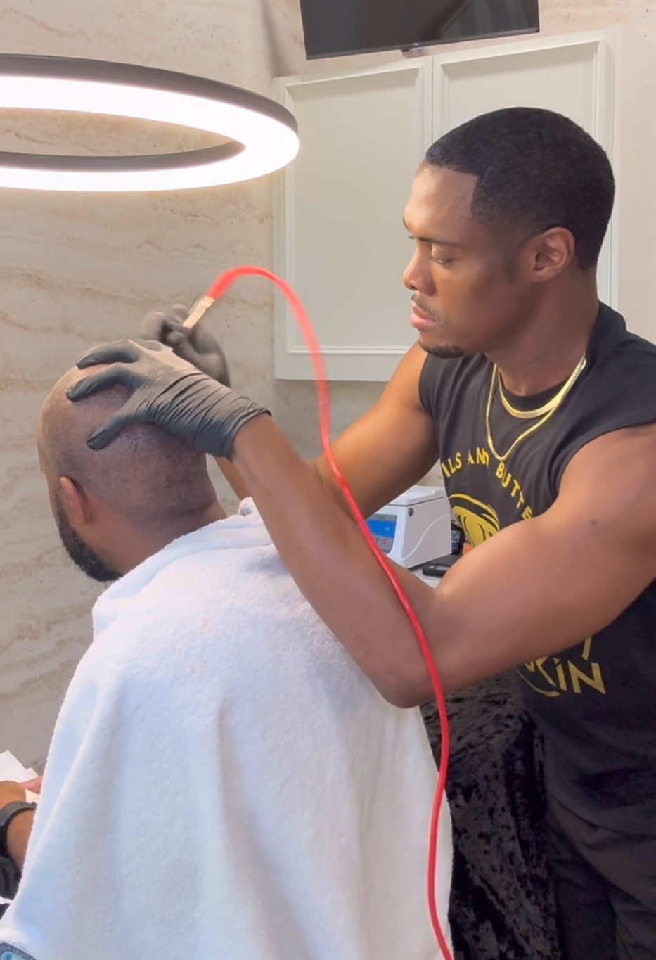 Hard Reset SCALP Facial. My Client Drove Down From Alabama Too Atlanta! He Came Too Get Help With Painful Hair Bumps That Covered His Scalp. He’s Been Dealing With The Issue For Years With No Help, Anwsers Or Relief From His Doctor!  He Came To The RIGHT Person! Ronnie x @gentlegiantcare Are Here To Help! Stay Tuned For His Dramatic Transformation!  Book Ronnie’s Hard Reset Facial Today!  #losangelesesthetician #blackesthetician #atlantaesthetician #chemicalpeel #mensskincare  