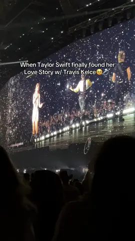 Yippie!!! @Taylor Swift finally got her Love Story 😭💖💍 