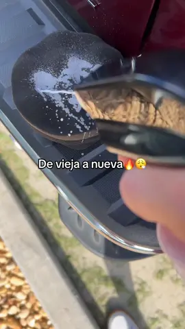Una gran diferencia!!🔥😮‍💨 #limpiandoautos #troca #carro #auto #somexican 