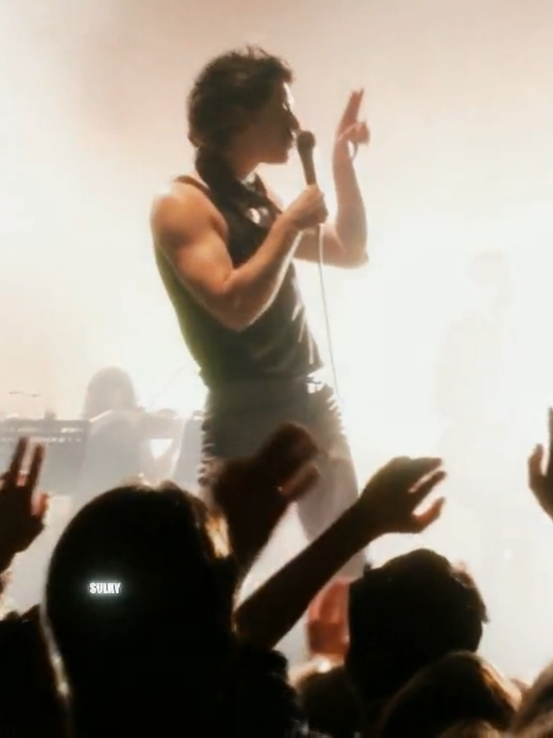 Moved my watermark so you can admire his figure 🤭 (you're welcome) #alex #alexturner #alexturneredit #arcticmonkeys #arcticmonkeysedit  #thelastshadowpuppets #tlsp #tlspedit #edit #edits #aftereffects  #fyp #fypage #اكسبلور #viral ★ upload method ★ TG: @editing_news