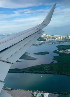 📍Miami.    #flight #airplane #tiktoktravel #miami #florida