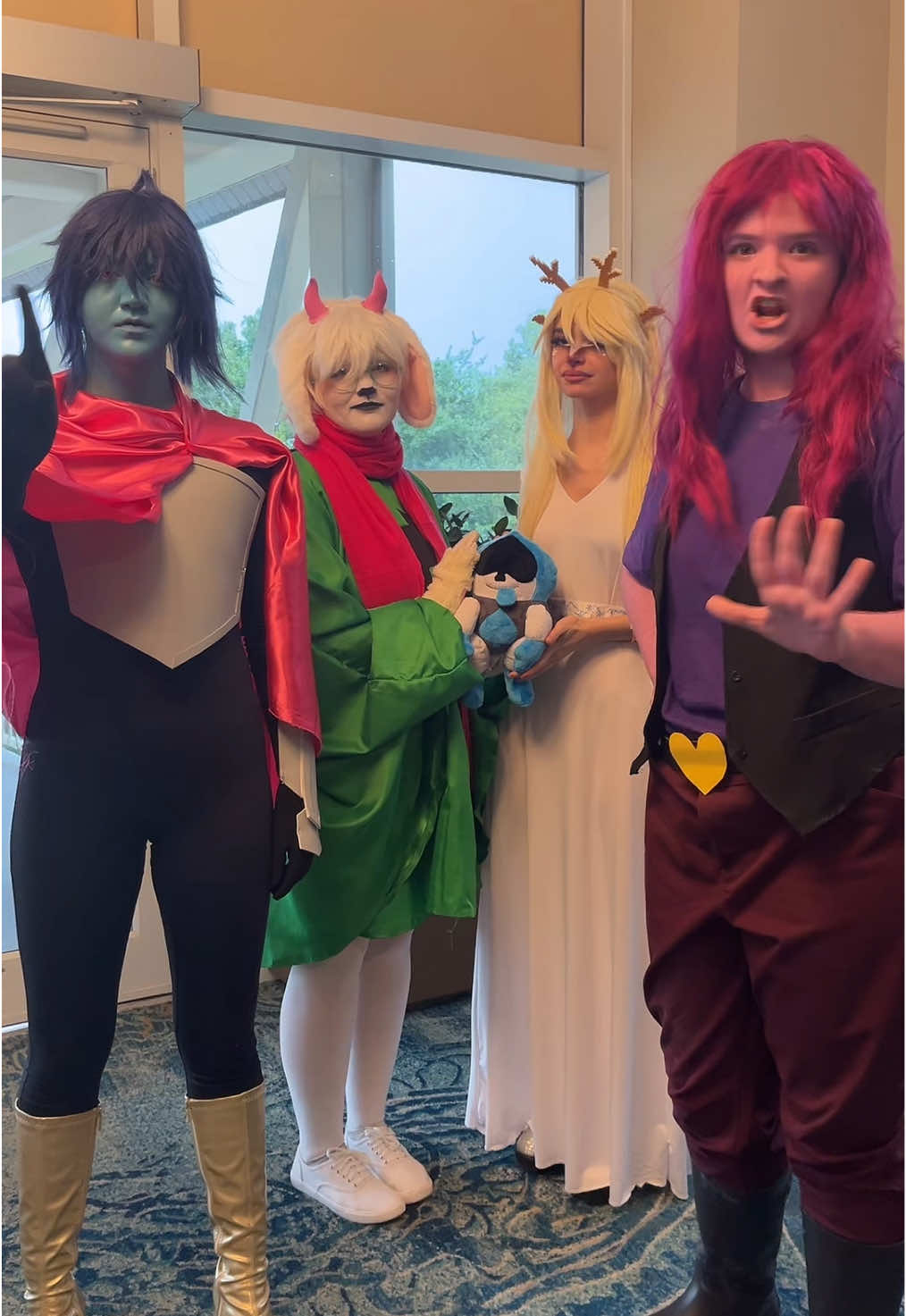 ah pluey @John @LUCA ‼️ @strawberry.ally_ @oliver 🌻 #deltarune #deltarunecosplay #onepiece #shanks 