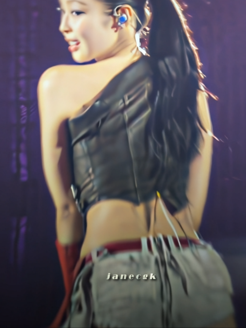 jenlisa on fireee | collab w @Mari (wink wink) || cc: blink.lixght || #jennie #lisa #iuvexz #janecgk #wolffcrew 