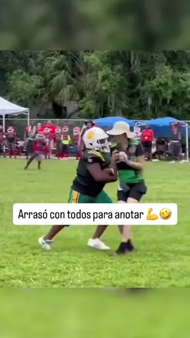 No le importó nada, él quería anotar 😤😅. Vía: @fanitnow, restinpeace_jarad / IG #football #kids #touchdown