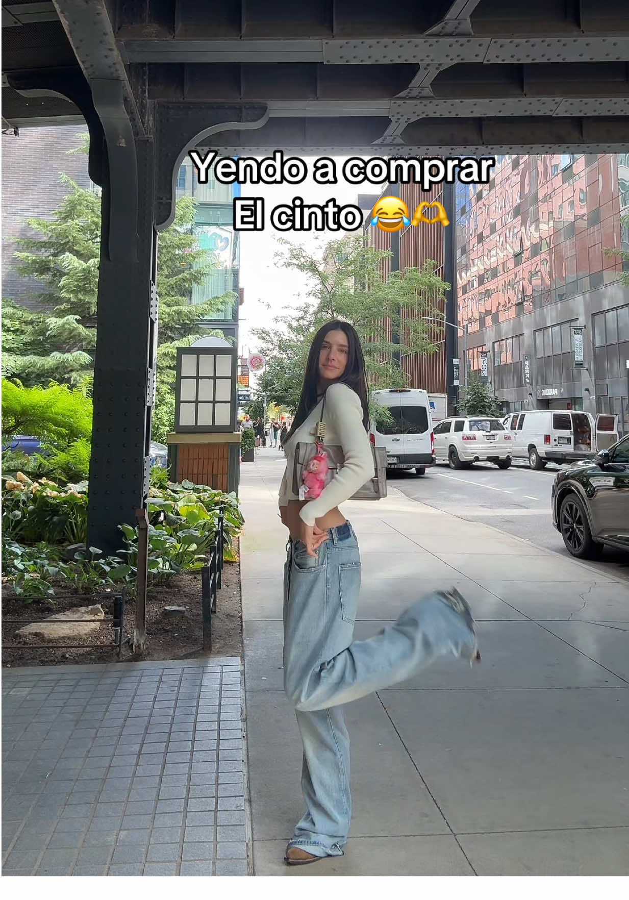 No les pasa q el pantalón se estira 😅🙈 #mood #bff  creo q me agarre unos pantalones q no eran míos 🧐😂
