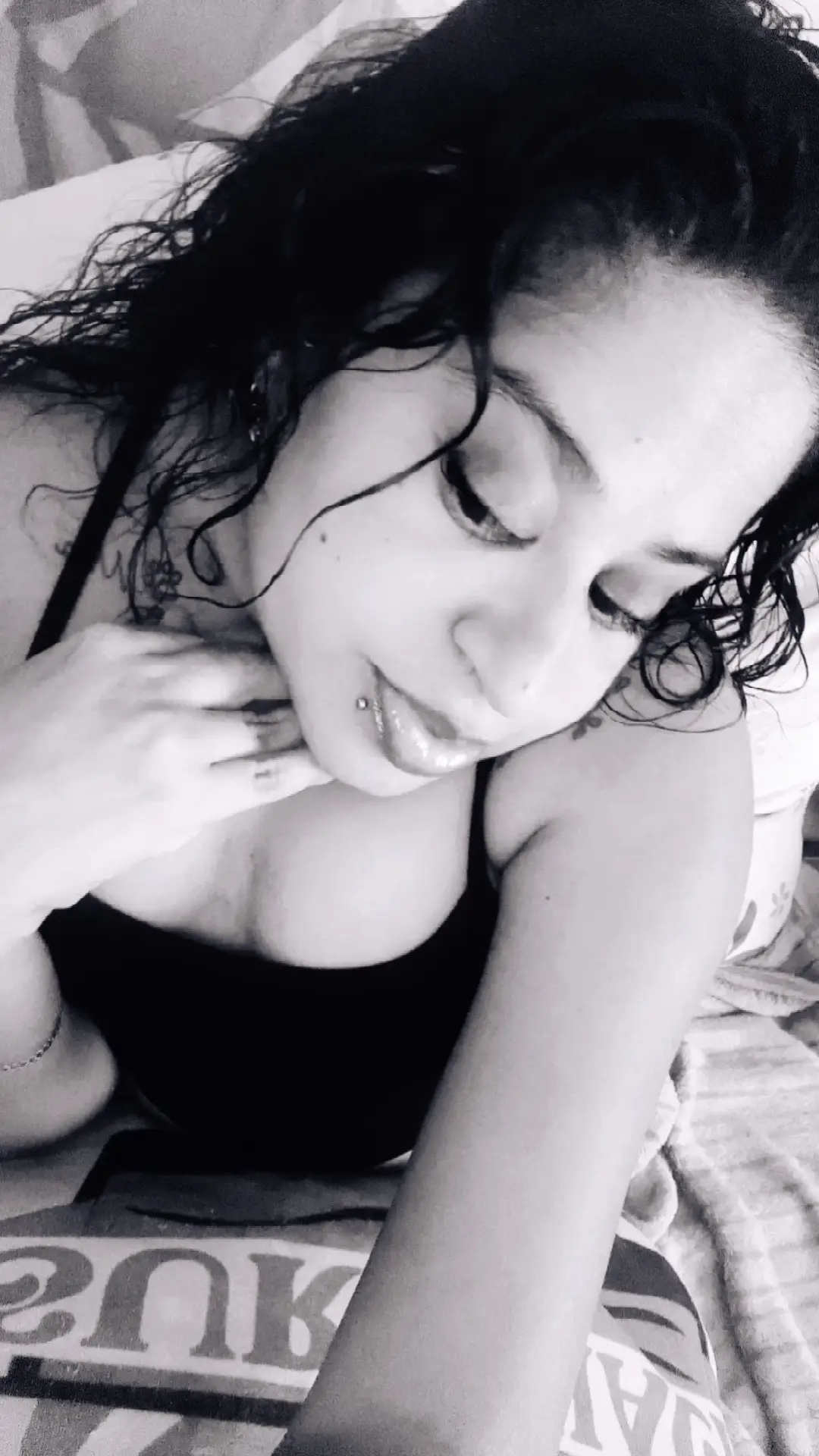 With a Colombian🇨🇴 accent .