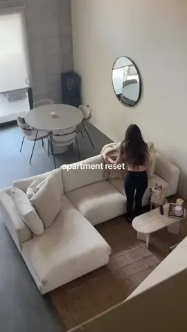 HAPPY WEDNESDAY ✨ a much needed deep clean after traveling #CleanTok #cleanwithme #apartmenttour #apartmentliving #reset 