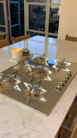 OBSESSED with our gas hob ✨