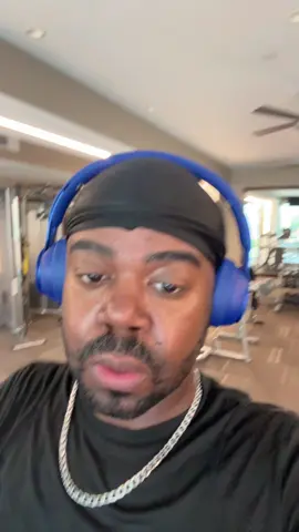 holla back boo ✌🏿