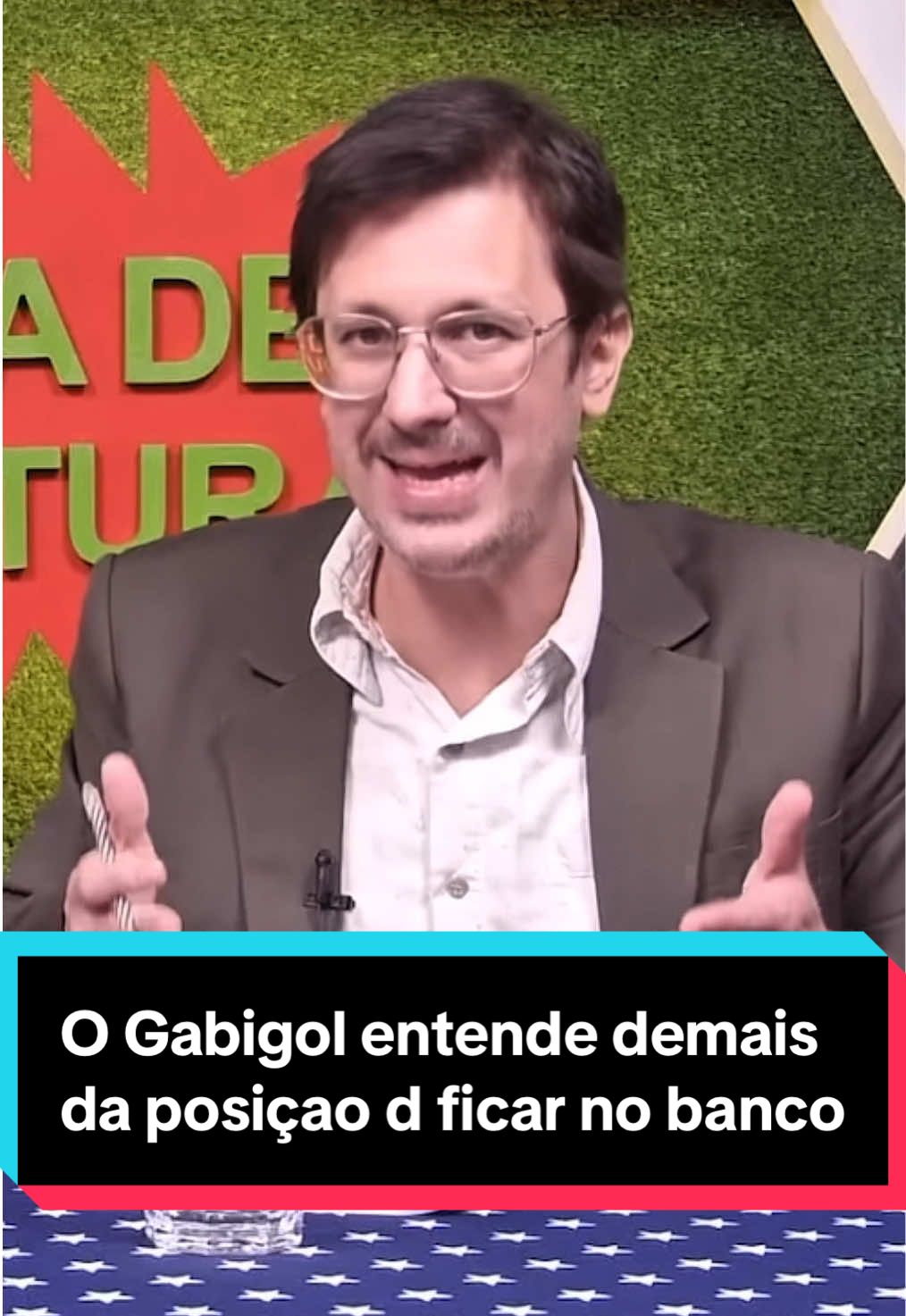 O Gabigol entende demais da posição de esquentar o banco, ele já fez isso em grandes clubes europeus! Ancelotti deu mole nessa convocação, já está provado que não adianta convocar jogador que é titular no seu clube pra ser reserva na seleção. 🎥 @TV Quase @caitomainier @Daniel Furlan   #falhadecobertura #futebol #gabigol #flamengo #cruzeiro