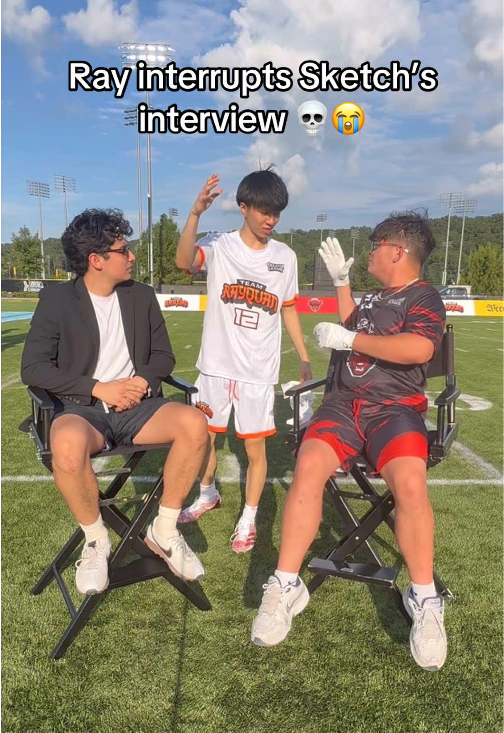 Why he have to hate on the interview tho? 😭 @Chris @Sketch @Ray #streaming #streamer #sketch #rayasianboy #football 