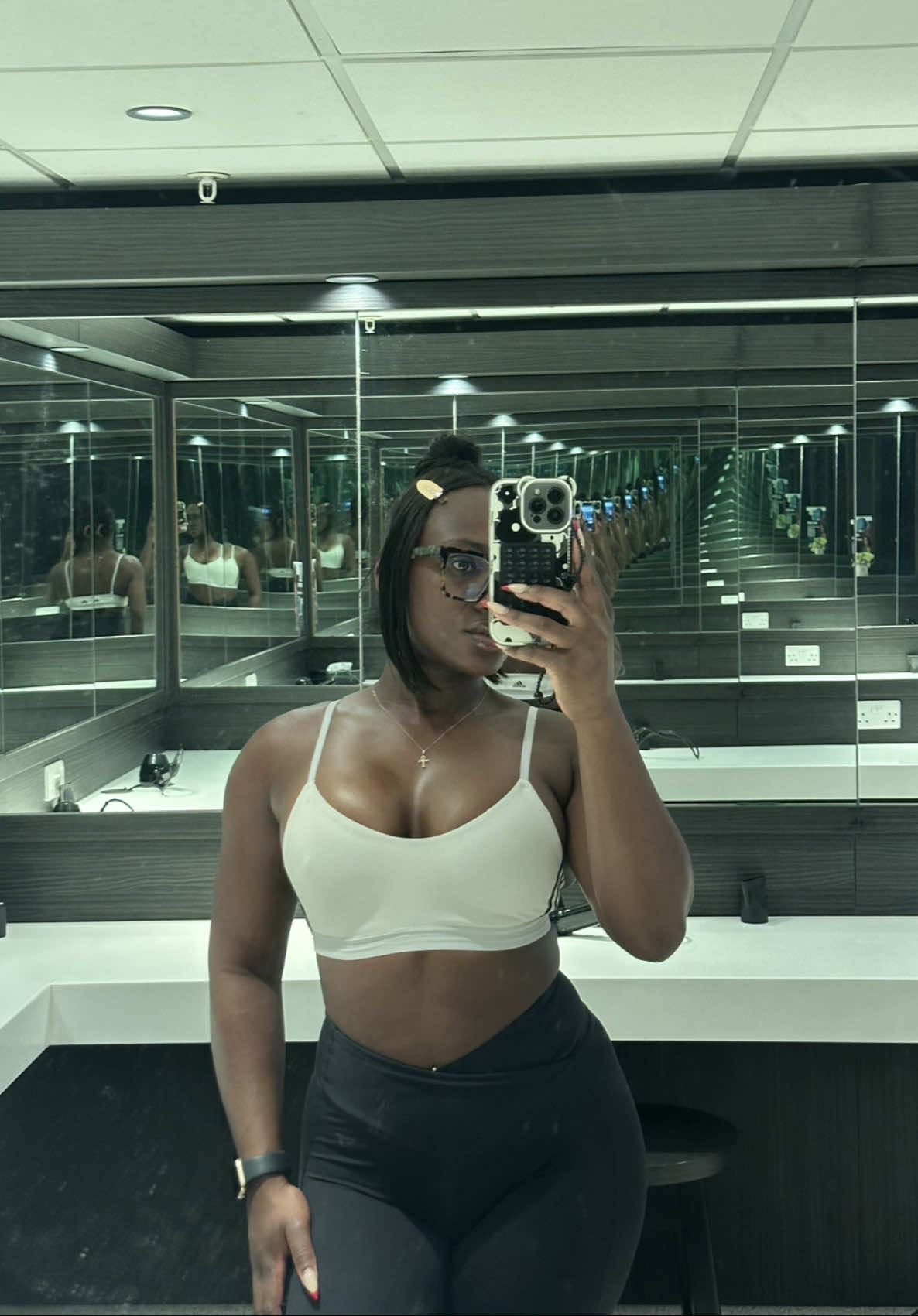 The perfect chill upper body day that still does the job 👏🏾. Light weights, controlled reps, and the burn is still real 🔥 #gymmotivationdaily #upperbodyworkout #blackgirlfitness #fyppp 