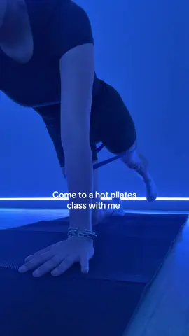 Come to hot pilates with me! #pilabarre #hotpilates #matpilates #matpilatesclass #pilates 