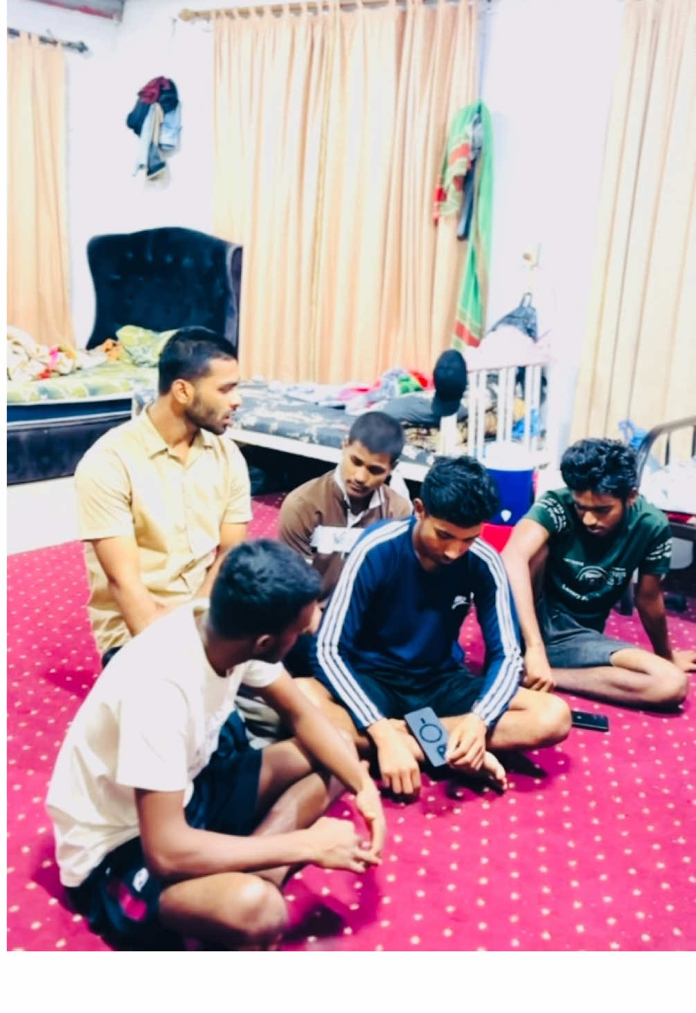 এই প্রবাসে তিন বছর একসাথে থাকার পর যখন আলাদা হয়ে যায় তখন অনেক কষ্ট হয়😭😭 #foryoupageofficiall #vairalvedio #foryou #foryoupage #vairalvideo 