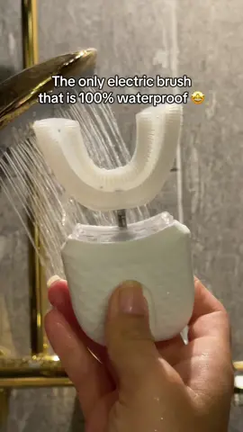 Is it Waterproof? Yes! And cleans your mouth in 30 sec!  #fyp #foryoupage 